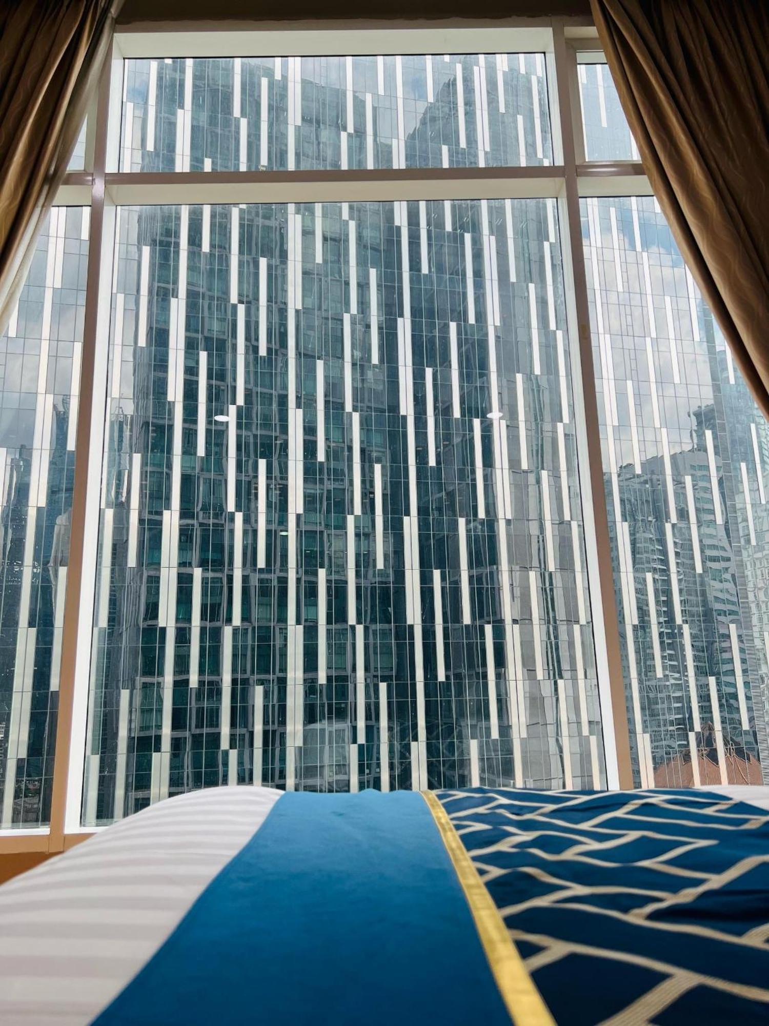 Soho Suites Klcc By Comfort Suites Kuala Lumpur Exteriör bild